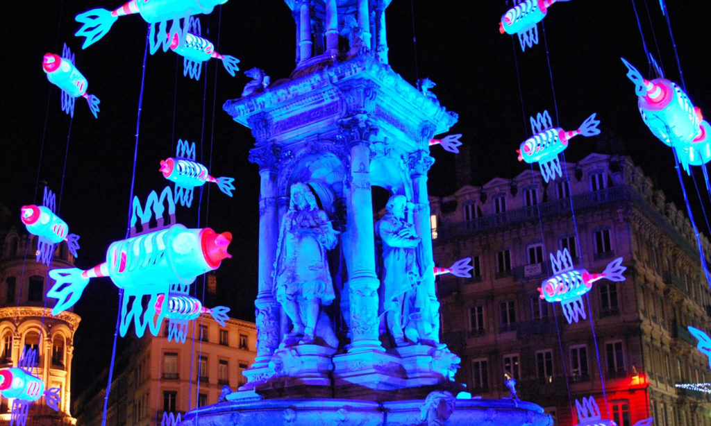 Fontaine place des Jacobins pendant la Fête des Lumières